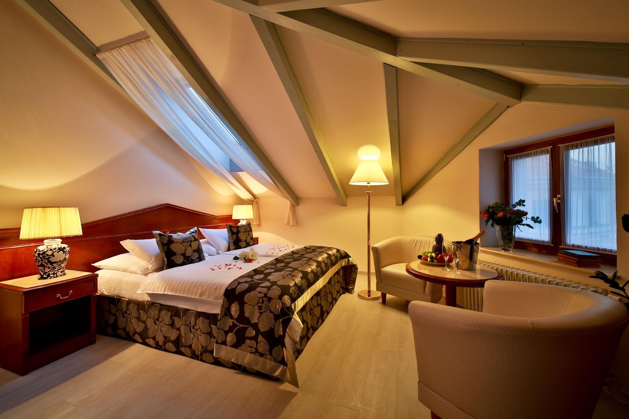 Carlton Hotel Praha Bagian luar foto
