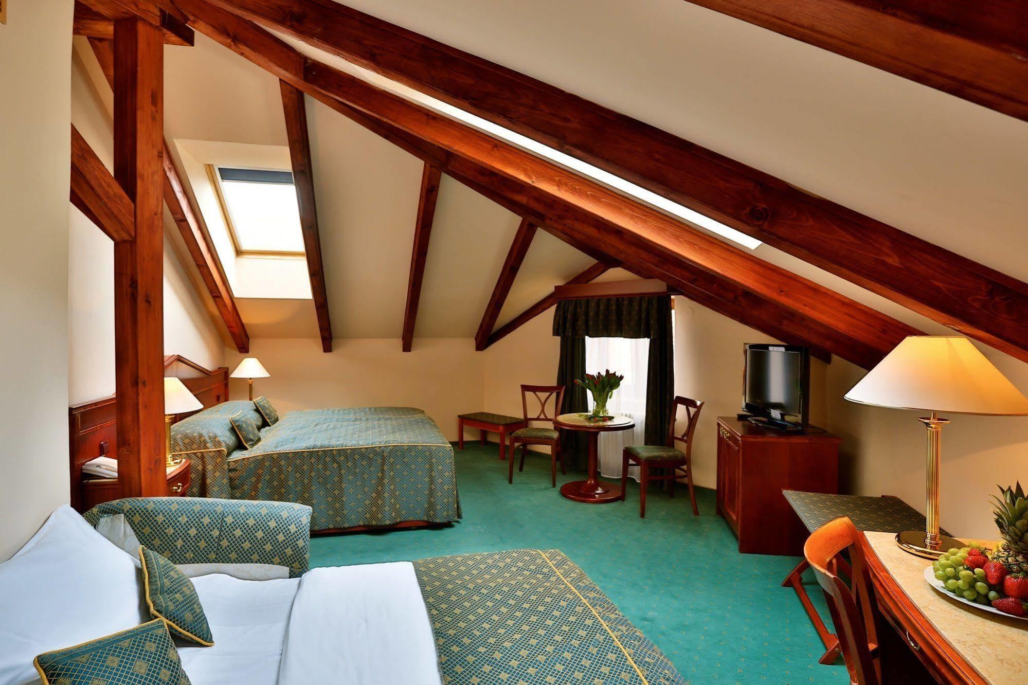 Carlton Hotel Praha Bagian luar foto