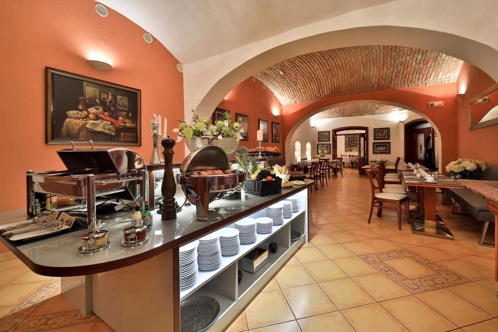 Carlton Hotel Praha Bagian luar foto
